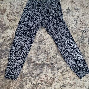 Rae Dunn Gray Leopard Print Leggings